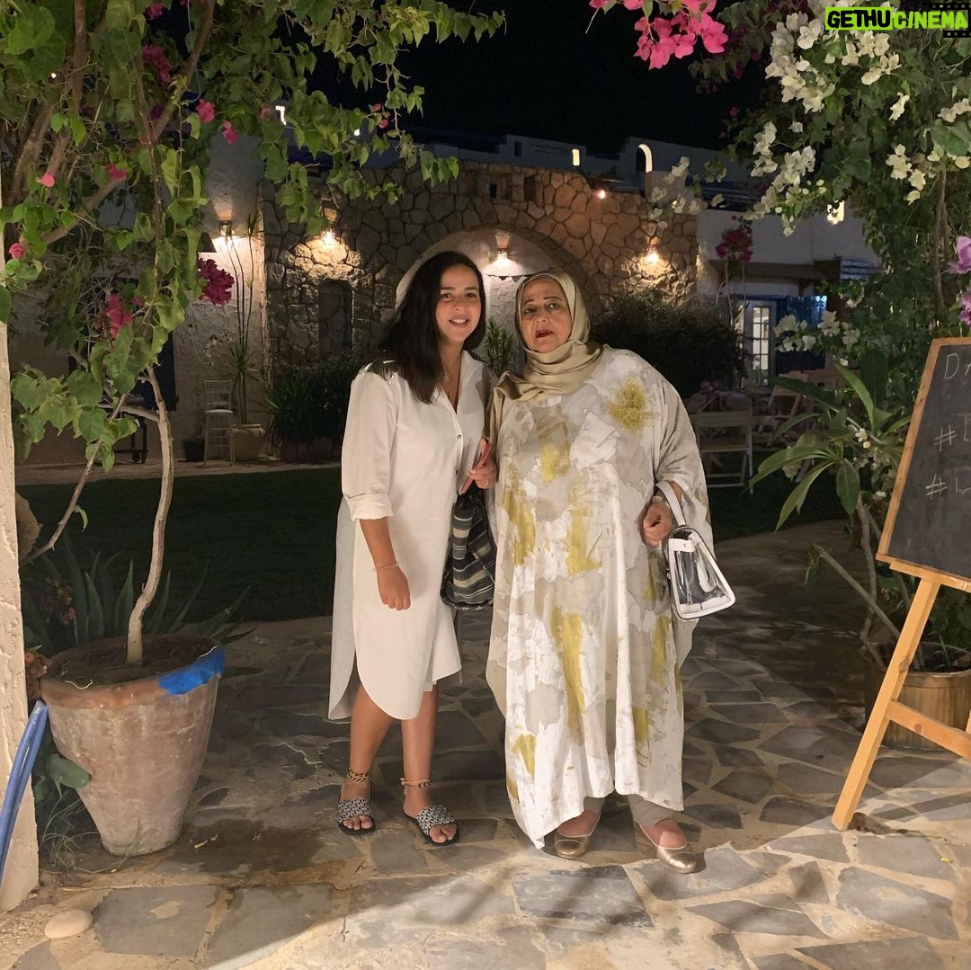 Amy Samir Ghanem - 195.6K Likes - الله يرحمك و يغفرلك يارب.. مش قادره اوصف حبي ليكي قد ايه .. ربنا يصبر كل اللي عارفينك عشان مافيش حد ماحبكيش و اخف دم و اجدع و اطيب ام للناس كلها .. بحبك يا فدوده الله يرحمك يارب😢