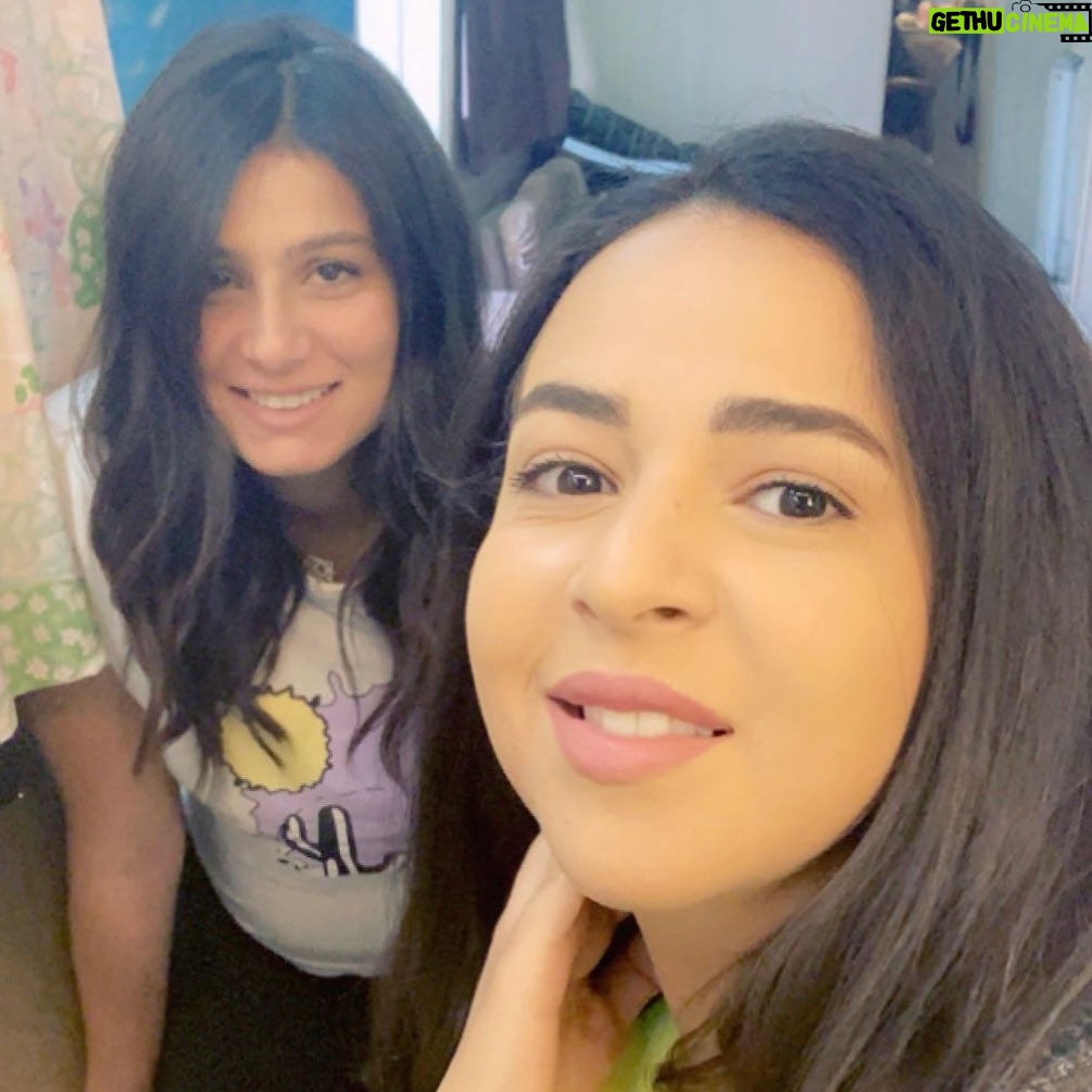 Amy Samir Ghanem Instagram - @hendhaddad حبيبتي قلبي معاكي و ربنا يحفظك انتي و ابنك و يشفيكوا🙏🙏🙏و يحفظ اهلك كلهم