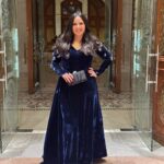 Amy Samir Ghanem Instagram - شكرا لمصمم الازياء @hanyelbehairyhautecouture علي حرصه انه يعمل الفستان في وقت قصير جدا و شكرا لحبيبتي عبير أنصاري المجتهده جدا @abier_ansary Special thanks to Jewelry: @iramjewelry_ Make up: @furatabaalkhail Hairdresser: @haithamdahab00 Clutch: @sheclutches