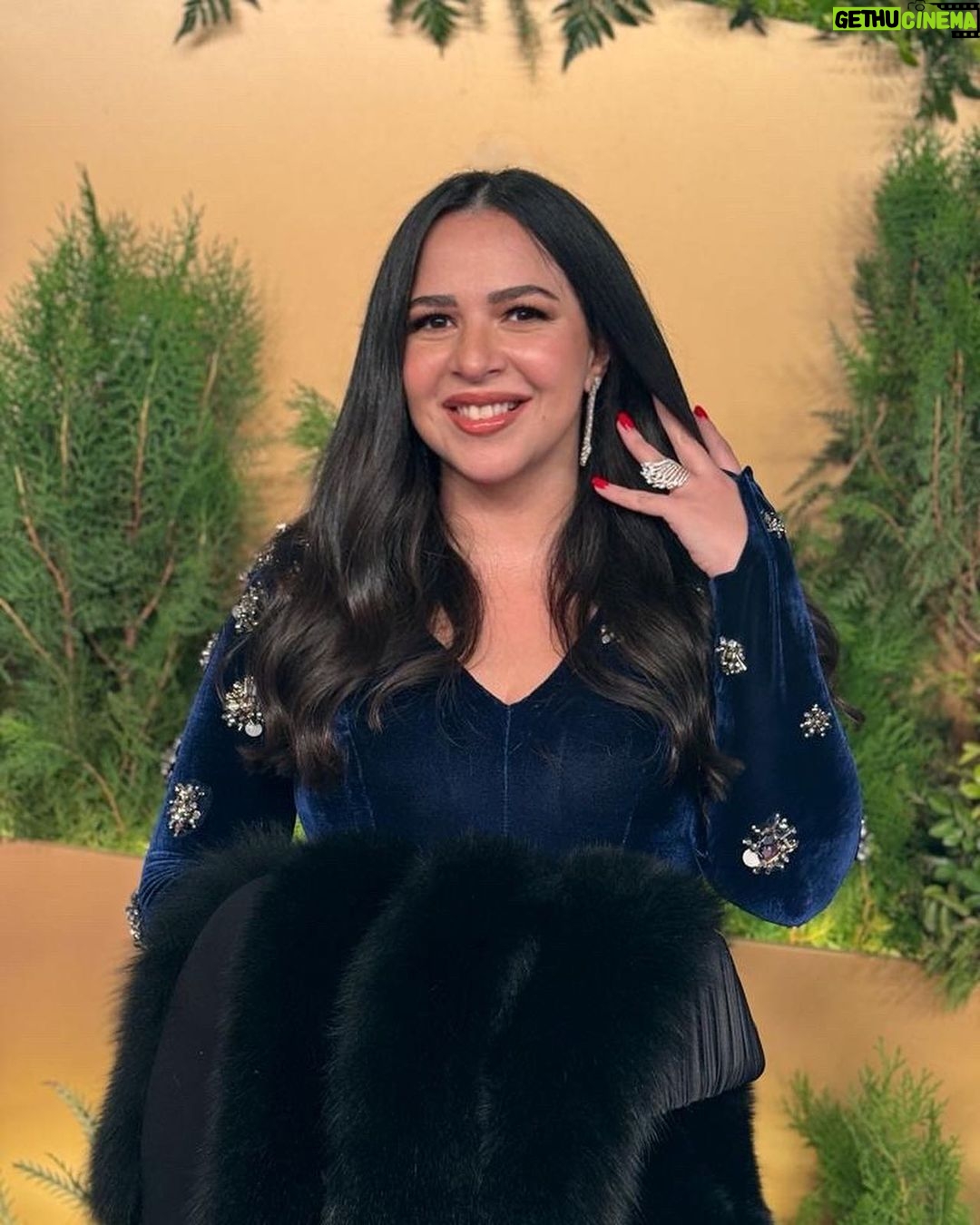 Amy Samir Ghanem - 196.9K Likes - شكرا لمصمم الازياء @hanyelbehairyhautecouture علي حرصه انه يعمل الفستان في وقت قصير جدا و شكرا لحبيبتي عبير أنصاري المجتهده جدا
@abier_ansary
Special thanks to
Jewelry: @iramjewelry_
Make up: @furatabaalkhail
Hairdresser: @haithamdahab00
Clutch: @sheclutches