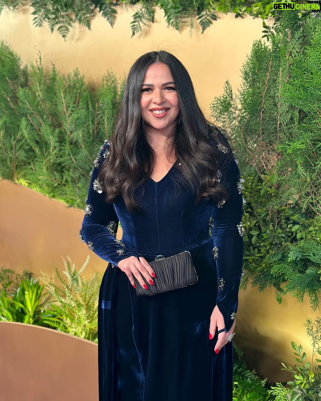 Amy Samir Ghanem - 196.9K Likes - شكرا لمصمم الازياء @hanyelbehairyhautecouture علي حرصه انه يعمل الفستان في وقت قصير جدا و شكرا لحبيبتي عبير أنصاري المجتهده جدا
@abier_ansary
Special thanks to
Jewelry: @iramjewelry_
Make up: @furatabaalkhail
Hairdresser: @haithamdahab00
Clutch: @sheclutches