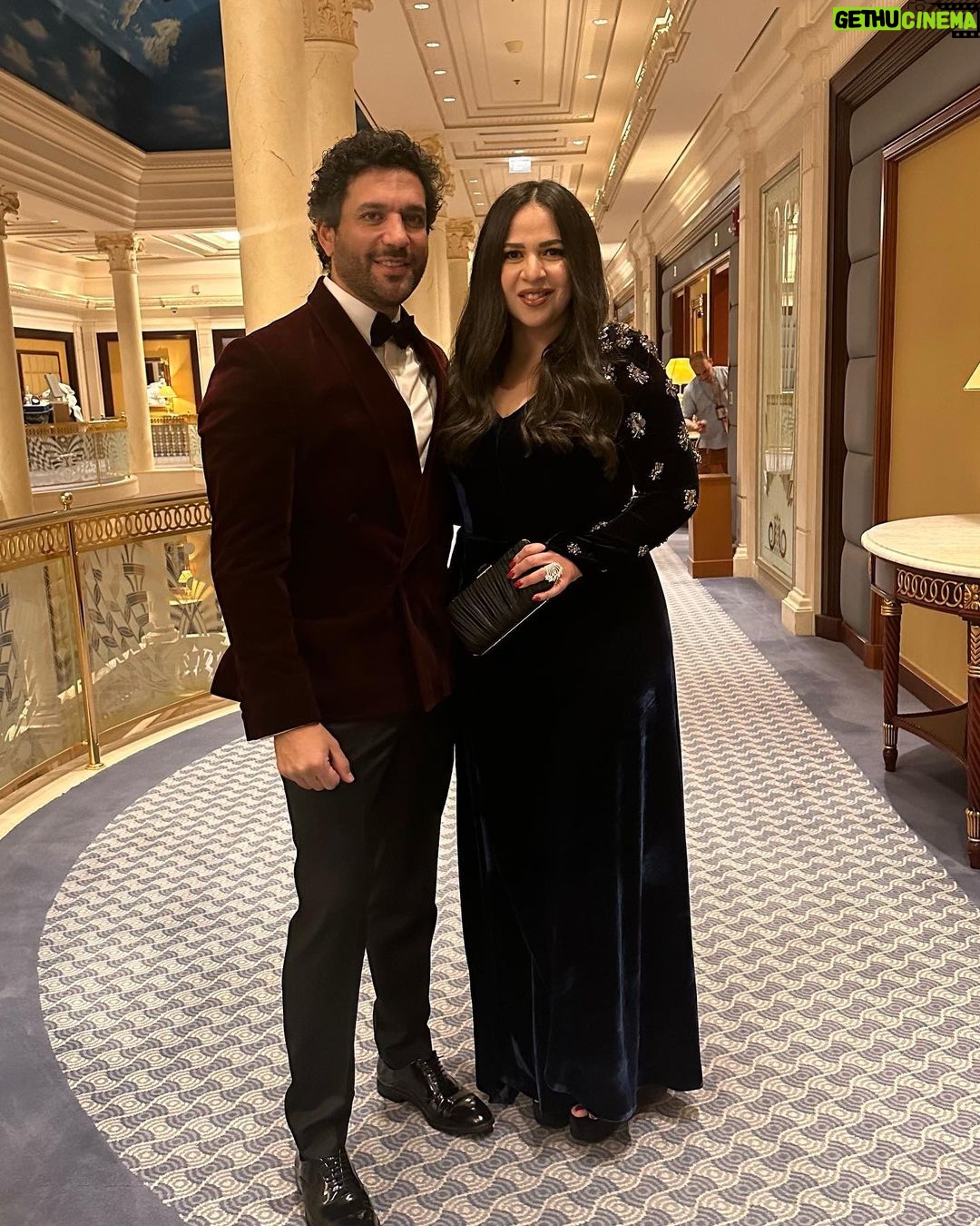 Amy Samir Ghanem - 196.9K Likes - شكرا لمصمم الازياء @hanyelbehairyhautecouture علي حرصه انه يعمل الفستان في وقت قصير جدا و شكرا لحبيبتي عبير أنصاري المجتهده جدا
@abier_ansary
Special thanks to
Jewelry: @iramjewelry_
Make up: @furatabaalkhail
Hairdresser: @haithamdahab00
Clutch: @sheclutches