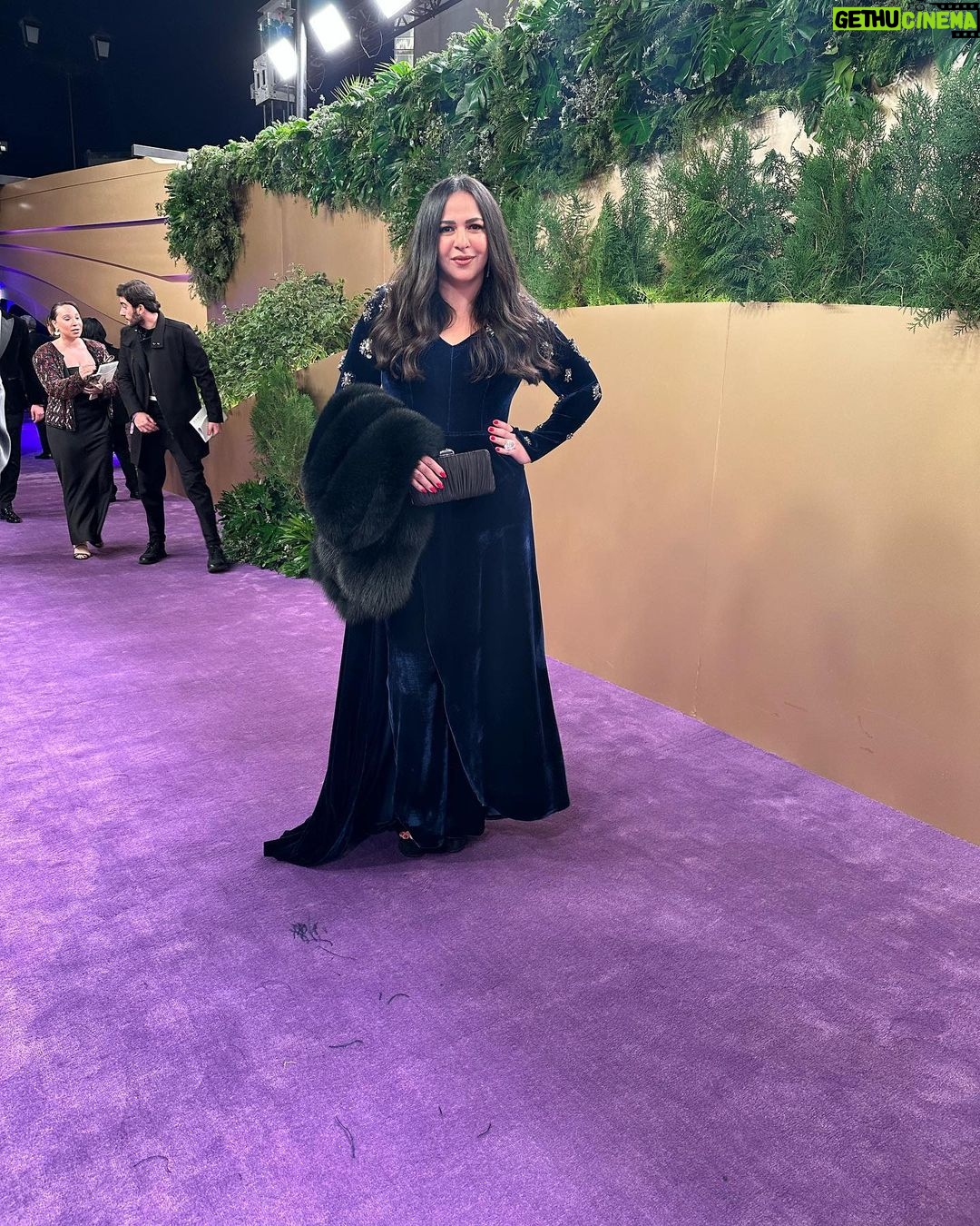 Amy Samir Ghanem - 196.9K Likes - شكرا لمصمم الازياء @hanyelbehairyhautecouture علي حرصه انه يعمل الفستان في وقت قصير جدا و شكرا لحبيبتي عبير أنصاري المجتهده جدا
@abier_ansary
Special thanks to
Jewelry: @iramjewelry_
Make up: @furatabaalkhail
Hairdresser: @haithamdahab00
Clutch: @sheclutches