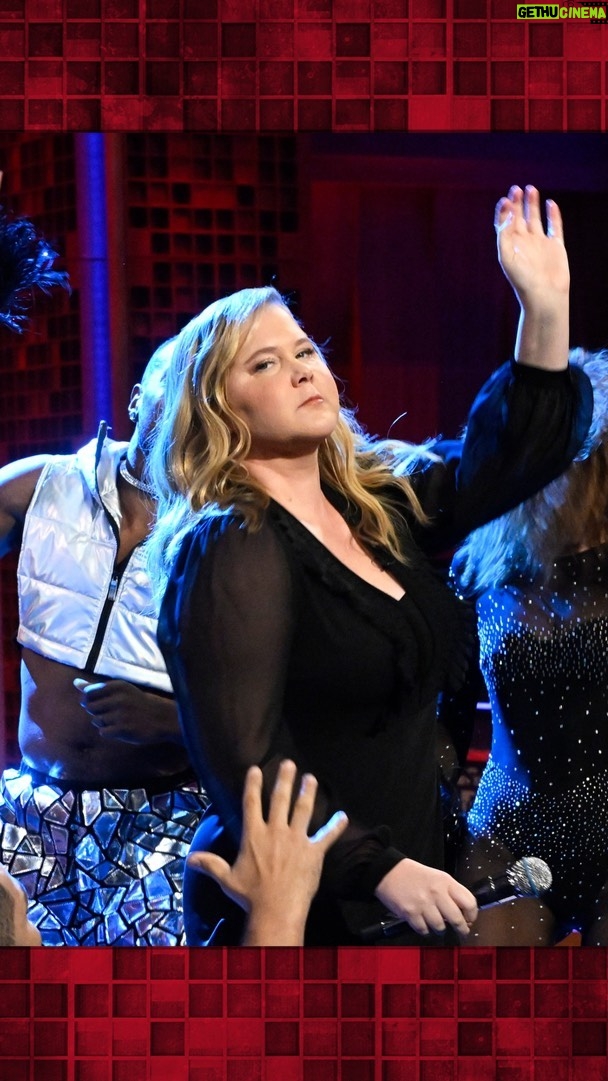 Amy Schumer Instagram - @amyschumer does a stand-up set with backup dancers! #FallonTonight The Tonight Show Starring Jimmy Fallon