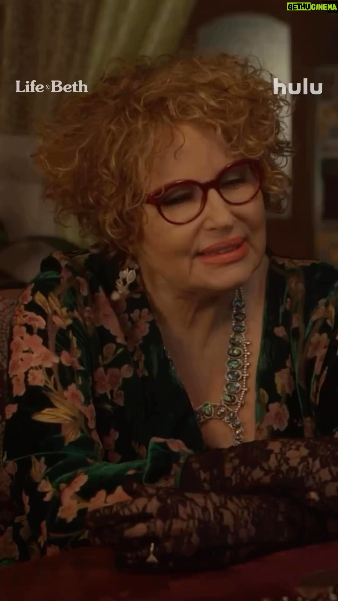 Amy Schumer Instagram - @lifeandbethhulu a scene dream @jennifercoolidge @amysedaris 😍🤩