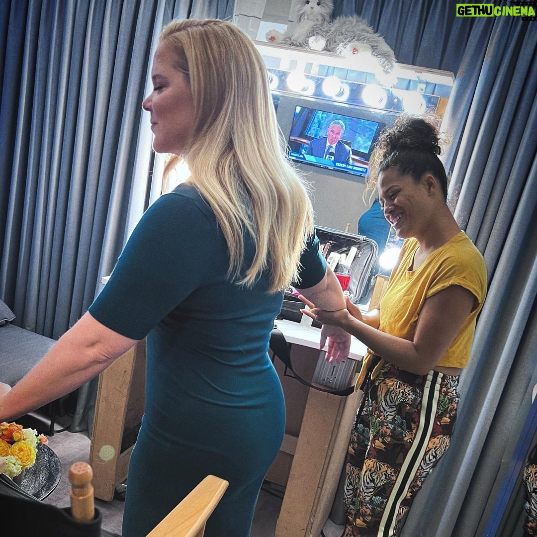 Amy Schumer Instagram - This shot is about my butt. Butt I have a @netflixisajoke special coming out June 13. BUTT TONIGHT IM ON @bravowwhl AND I AM LEAVING IT ALL ON THE FLOOR. DROPPING TRUTH BOMBS ABOUT VPR AND SUMA HOUSE HONEY! Thanks @apetownes @clinttorresbeauty @chloehartstein and @jordanternermd the most.