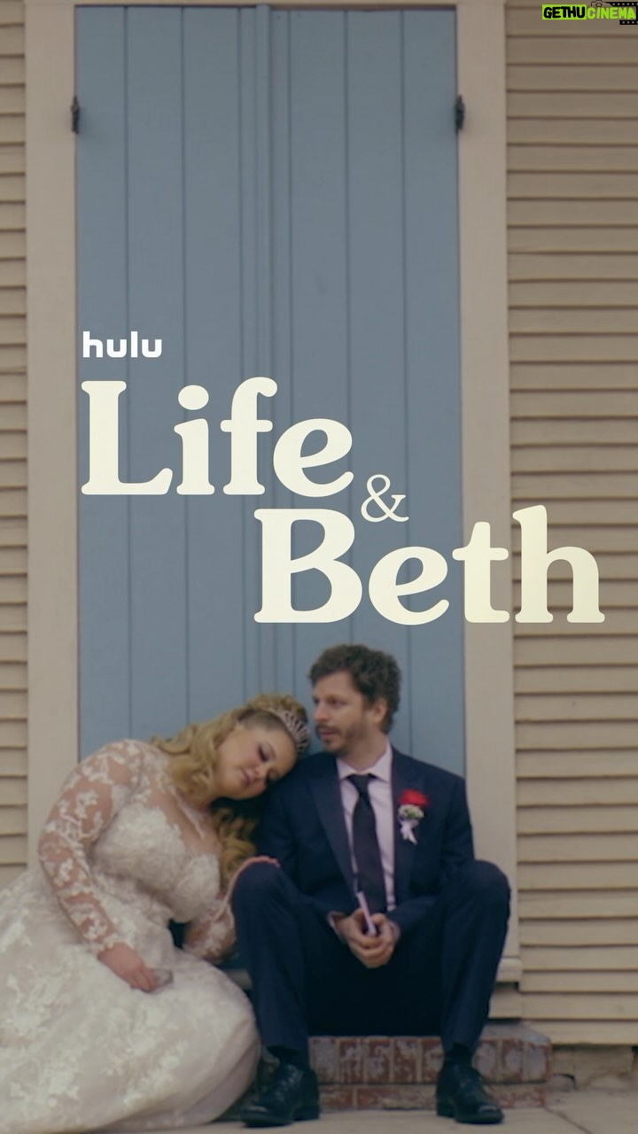 Amy Schumer Instagram - Save the date! 💌 #LifeAndBeth returns February 16, only on @hulu.