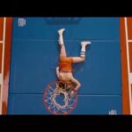 Amy Schumer Instagram - Now that my tour is over please enjoy my pre show video tonight to you by Alex hammer. Merry holidays @go.for.hammer