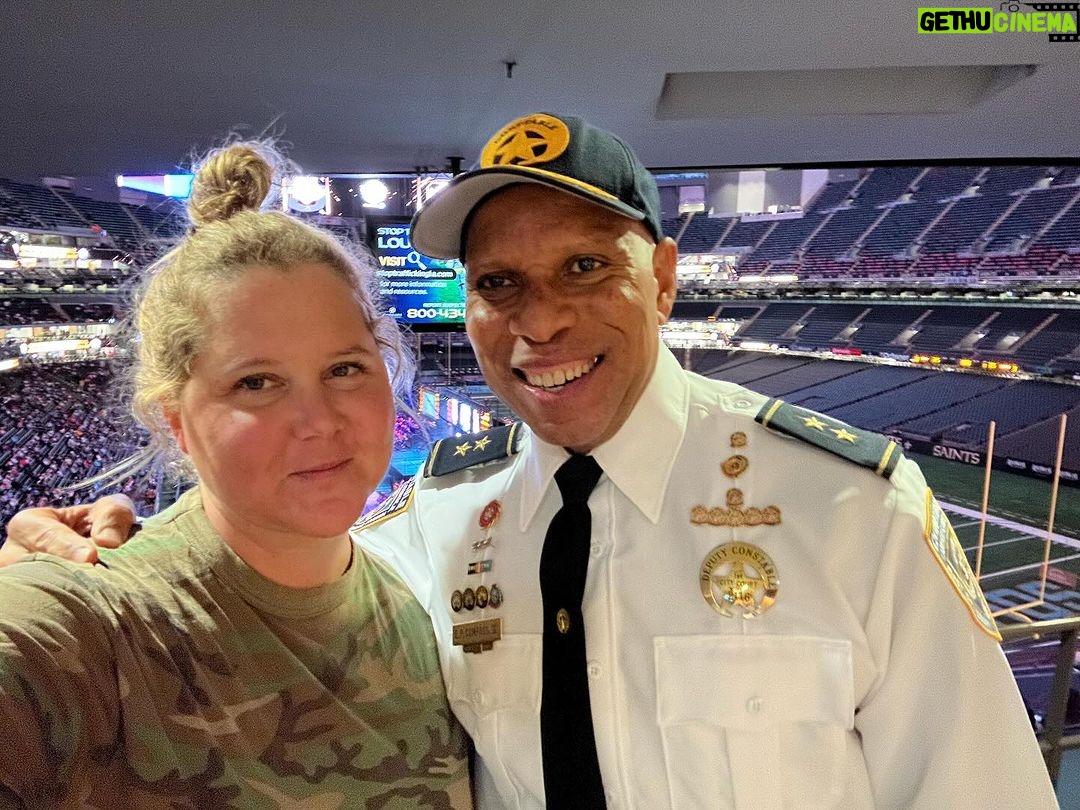 Amy Schumer Instagram - Thanks for having me visit NOLA. Love you chief! Battle of the bands was a once in a lifetime experience @caesarssuperdome Southern University marching band #bayouclassic