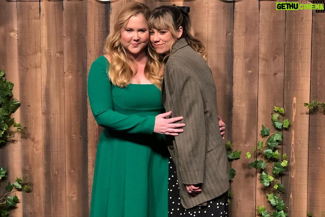 Amy Schumer Instagram - Thanks for our martini bowling party @lifeandbethhulu thanks for my hair and makeup @clinttorresbeauty @apetownes for picking my dress @yafiiit for dressing me @chloehartstein for everyone at Hulu and especially Hulu marketing team you rule! Photos by @kevintachman