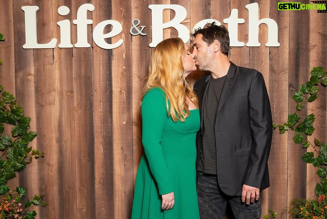 Amy Schumer Instagram - Thanks for our martini bowling party @lifeandbethhulu thanks for my hair and makeup @clinttorresbeauty @apetownes for picking my dress @yafiiit for dressing me @chloehartstein for everyone at Hulu and especially Hulu marketing team you rule! Photos by @kevintachman