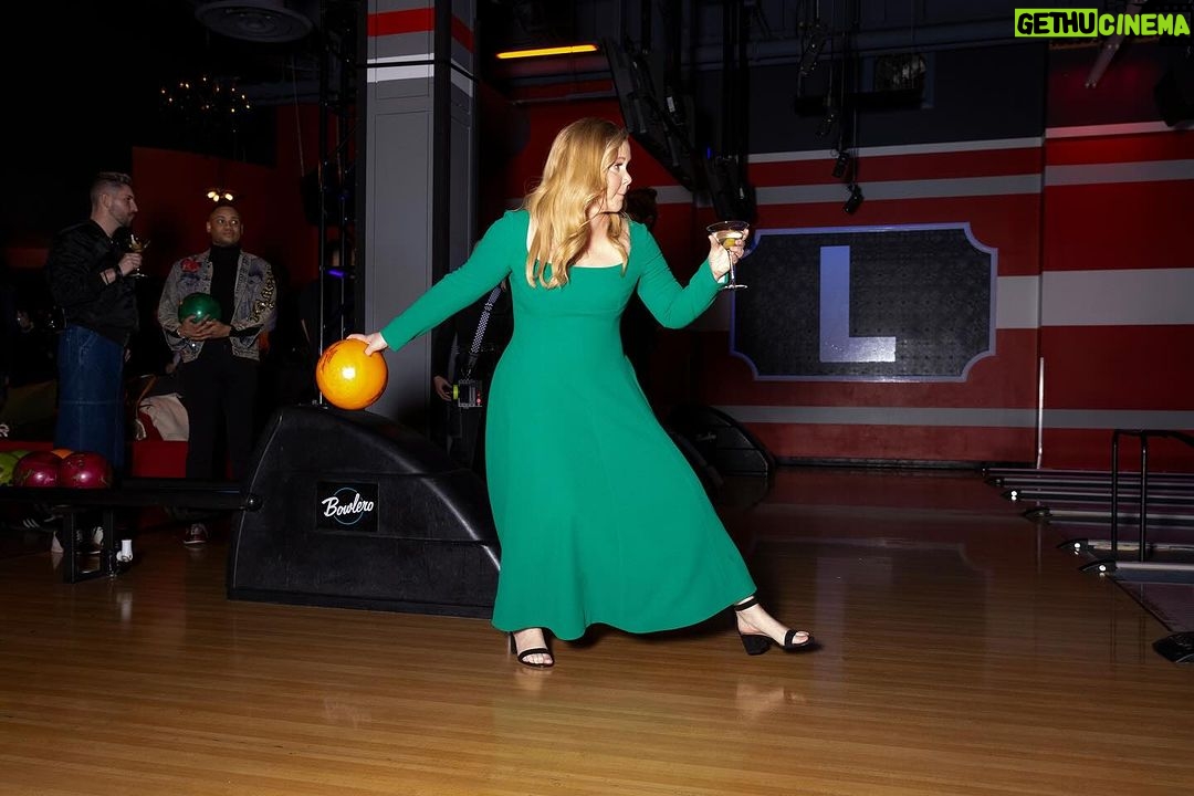 Amy Schumer Instagram - Thanks for our martini bowling party @lifeandbethhulu thanks for my hair and makeup @clinttorresbeauty @apetownes for picking my dress @yafiiit for dressing me @chloehartstein for everyone at Hulu and especially Hulu marketing team you rule! Photos by @kevintachman