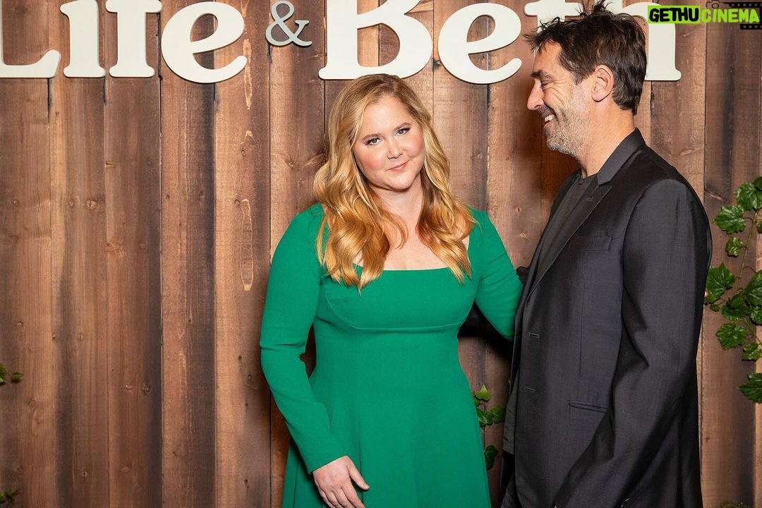 Amy Schumer Instagram - Thanks for our martini bowling party @lifeandbethhulu thanks for my hair and makeup @clinttorresbeauty @apetownes for picking my dress @yafiiit for dressing me @chloehartstein for everyone at Hulu and especially Hulu marketing team you rule! Photos by @kevintachman