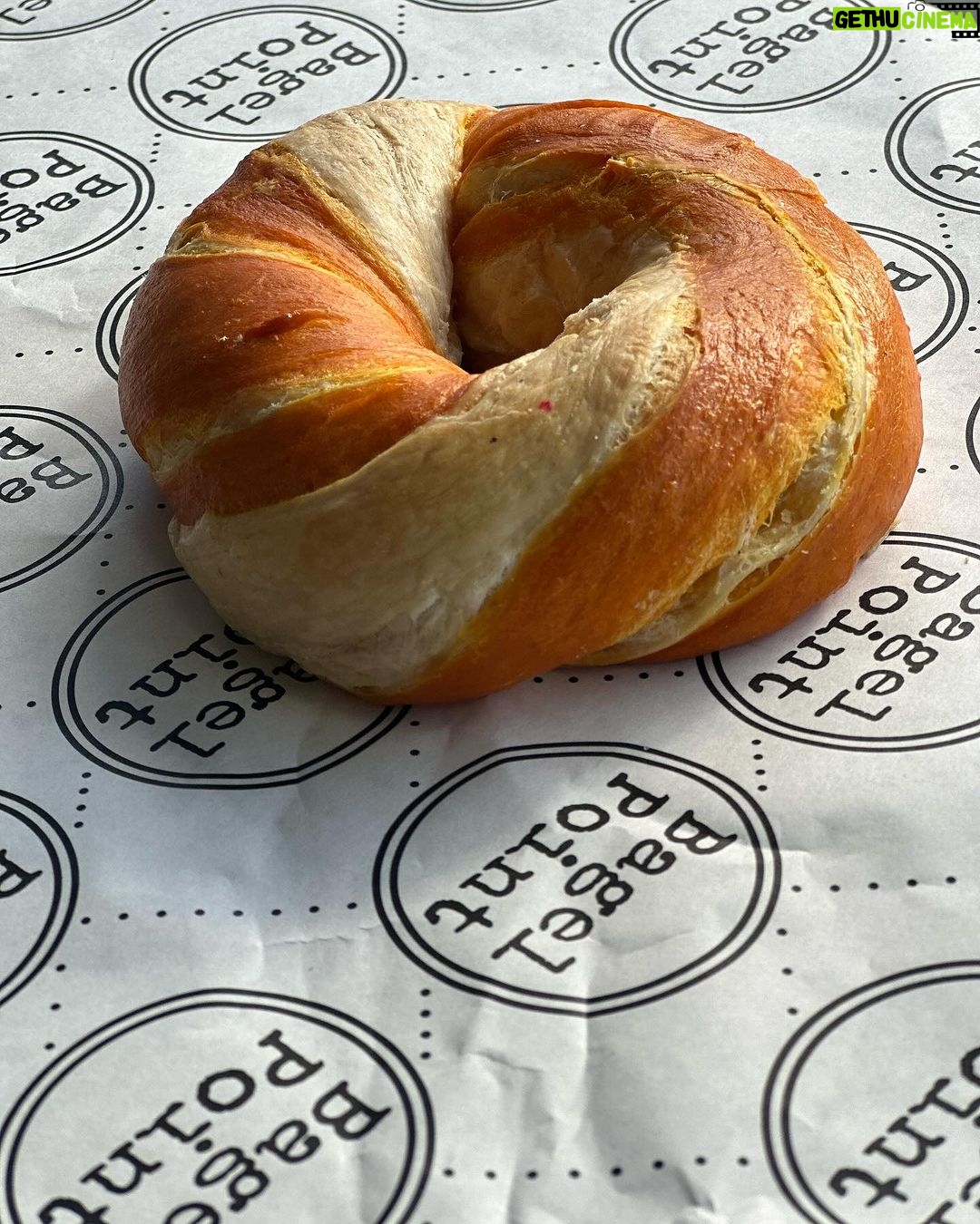 Amy Schumer Instagram - Just fell in 💜 with @bagel.point in where else, BROOKLYN And try their cragel (croissant/bagel!) and unicorn and zebra bagel!!