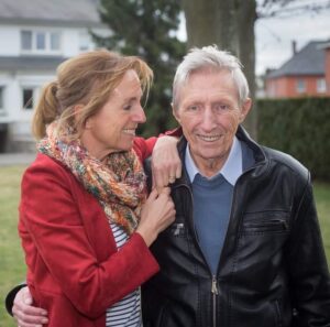 An Swartenbroekx Instagram - Soms horen mensen duid'lijk bij elkander
Je kunt het zien - die twee dat is een paar
De één is wel de één, maar ook de ander
Soms horen mensen zichtbaar bij elkaar.
 Toon Hermans
GELUKKIGE VERJAARDAG PAPA! ❤️❤️❤️
#86 #langzalhijleven