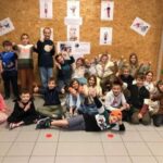An Swartenbroekx Instagram – DUUPJE is meer dan een leesboek! En dat heeft het 5de leerjaar van de school ‘Stap Voor Stap Hakendover’ duidelijk bewezen. Ze organiseerden een voorleesweek waarbij grootouders voorlazen uit Duupje 1, 2 en 3, er werd toneel gespeeld (met Tuur als het perfecte Duupje), … Bedankt juf @gittehoste en het hele schoolteam voor dit tof initiatief! En voor alle leerlingen: ik hoop dat jullie nooit het duupje zijn! ❤️

Misschien een tip voor andere scholen om dit voorbeeld te volgen? Stuur mij jullie foto’s maar door! 🥰
#voorleesweek 
#kinderboekenzijnzalig 
#lezenisleuk 
@dieter.steenhaut