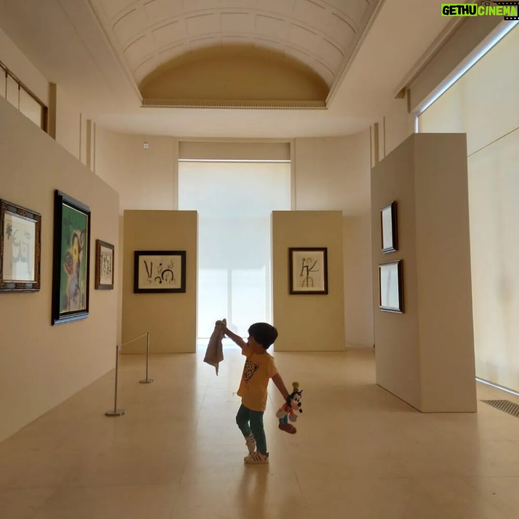 Ana Markl Instagram - Preferiu o museu ao festival. #nosprimaverasound #miroserralves Porto, Portugal
