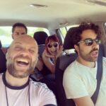 Ana Markl Instagram - A caminho de Vila Real para mais um show de Vamos Todos Morrer ao Vivo. A questão é: onde comer? Sugestões, por favor. Agradecidos 💜 Teatro de Vila Real