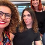 Ana Markl Instagram - Não binariedade de género, violência contra a comunidade trans, liberdade de expressão (ou crime?), Biologia, empatia e muitooo mais nesta conversa tão boa rumo a um mundo melhor, com o incrível @kikoishot . Não deixem mesmo de ouvir! E quem já ouviu o episódio de hoje comenta com 🌈🌈🌈 Voz de Cama disponível no Spotify, Youtube e nas demais plataformas também! 💛