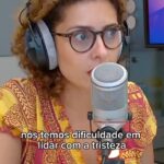 Ana Markl Instagram - Abro aqui um abaixo assinado pelo 💛Direito a estar Triste e/ou Chorar💛 Algo tão evitado e que levanta tantos constrangimentos mas que é absolutamente adaptativo e necessário à aprendizagem da regulação emocional. Quem assina também? 🙋🏽‍♀️🙋🏽‍♀️🙋🏽‍♀️