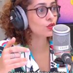 Ana Markl Instagram - VOLTAMOS NA PRÓXIMA QUINTAAAA! Ai senhores que já estou mortinha de saudadeees 🥳🥳🥳 Mas antes vamos a esta reflexão! Muitas das diferenças que alguns apontam como “naturais” e “biológicas”, são na verdade, decorrentes da forma como fomos socializadas, inclusive desde crianças. Meninas para serem cuidadoras, obedientes, submissas e boas donas de casa; meninos para serem líderes, agressivos, lutadores e competitivos. Conta-me aqui, também foste “dividida” assim nas brincadeiras de criança? E quais as consequências que isso teve na tua vida? 👇🏽