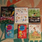 Ana Markl Instagram - A @feiradolivrodelisboa está a terminar e ainda não sabem o que levar para a canalha? Botem os olhos neste post interesseiro. Na primeira foto, os livros que traduzi nos últimos tempos: 🔸️Este É o Teu Mundo, de Barry Falls 🔸️Todos e Cada Um de Nós, de Lisa Kallio 🔸️Escola de Monstros 1 e 2 🔸️Flora e Bambu 1 e 2 São todos lindos, divertidos, educativos. E bem traduzidos 👌 Na segunda foto, os da minha autoria, pois claro 🤓 Tudo da @penguinlivros 💜 Feira do Livro de Lisboa