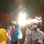 Ana Markl Instagram - Depois de apanhar a primeira de muitas molhas no @primaverasound_porto, apanhei este raio de sol e logo me lembrei da razão por que desde sempre me sujeito ao desconforto dos festivais: é que a música é a minha zona de conforto. Que fixe que foi. 🥲 E não, não vou ver Blur hoje 💔 mas vou estar na @feiradolivrodelisboa, às 17h, a dar autógrafos com a @tinabatatafrita na zona da @penguinlivros. Apareçam. Primavera Sound Porto