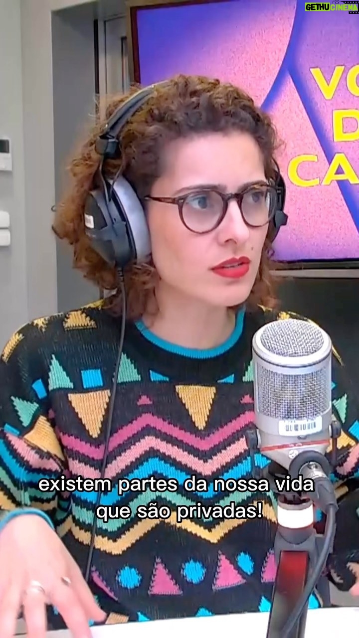 Ana Markl Instagram - Ver o telemóvel do outro: um dos temas do Voz de Cama de hoje! Quem já ouviu? E o que tens a dizer sobre o assunto? 🤓 @ana_markl @antena3rtp #vozdecama