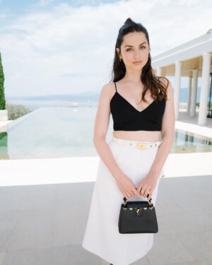 Ana de Armas Instagram - Bye Greece, you are stunning. ✨ Thanks @louisvuitton for making this experience so wonderful! 🫶🏻 Looking forward to our next adventure.