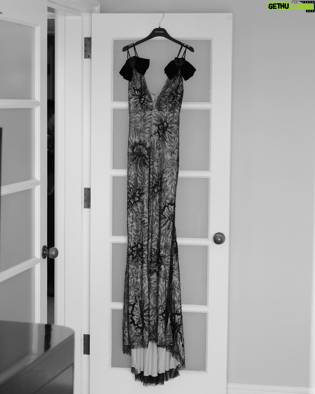 Ana de Armas Instagram - Getting ready for @sagawards ! ✨