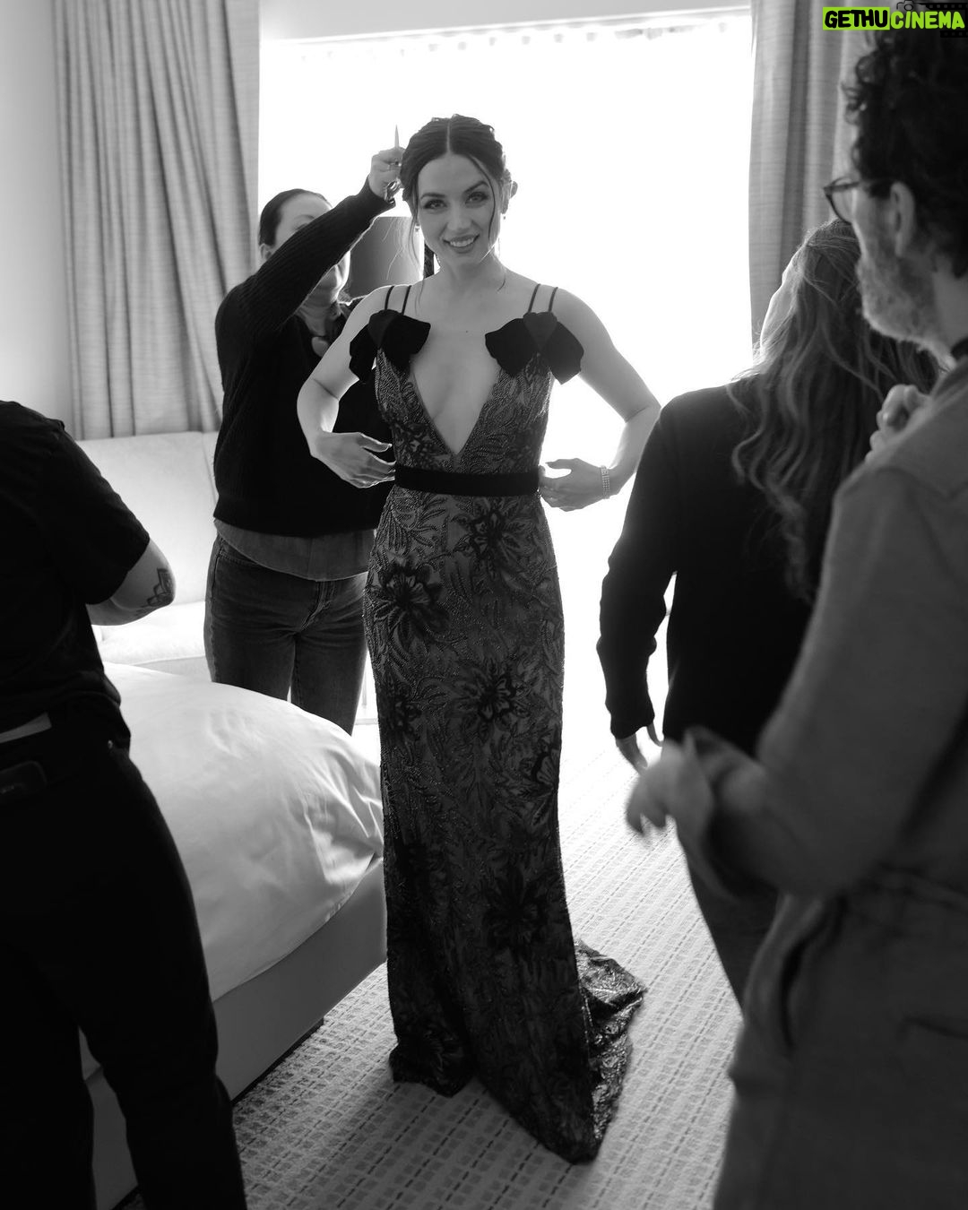 Ana de Armas Instagram - Getting ready for @sagawards ! ✨