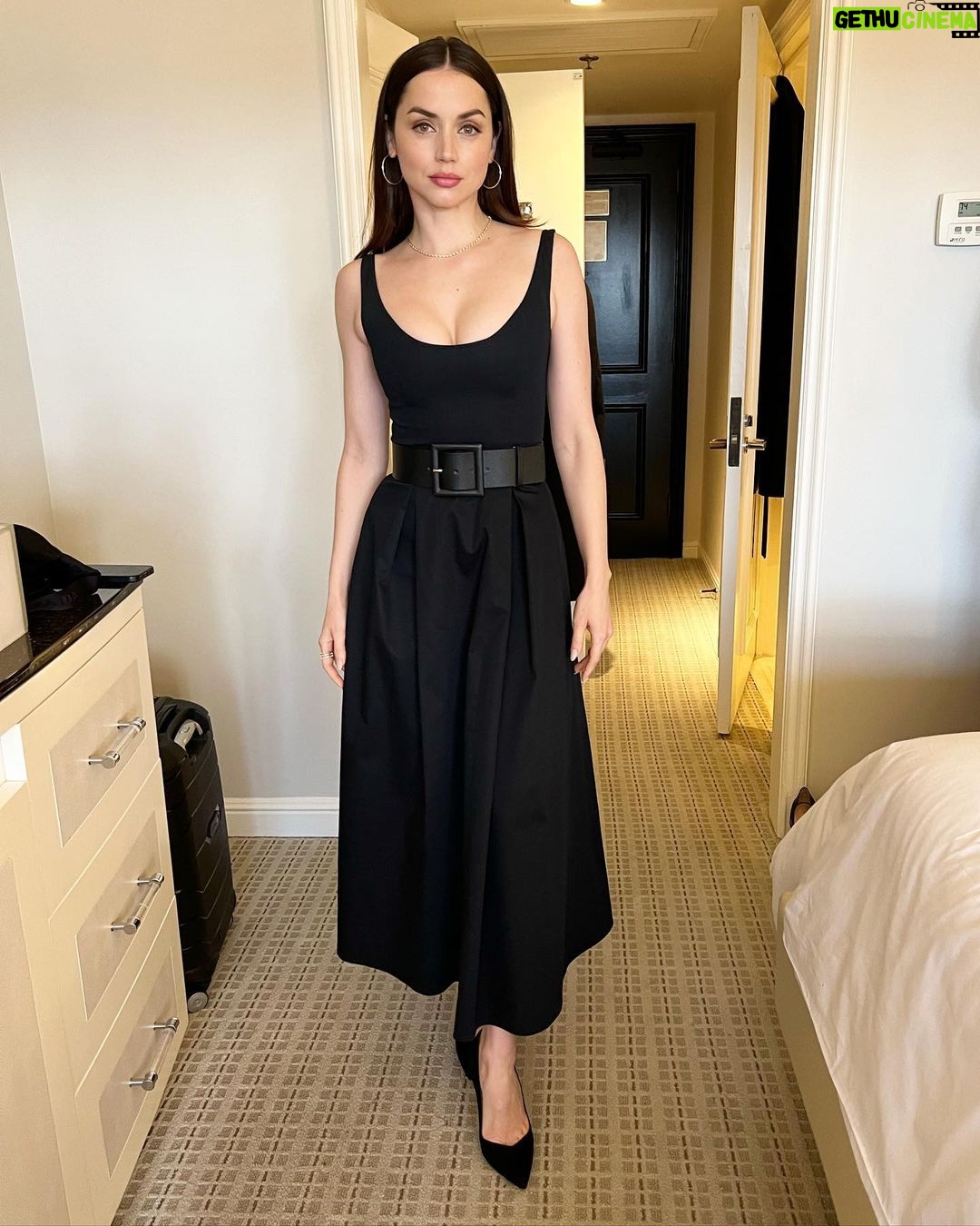 Ana de Armas - 1.9 Million Likes - 🖤✨