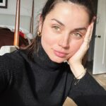 Ana de Armas Instagram - Christmas time ✨🤍☃️