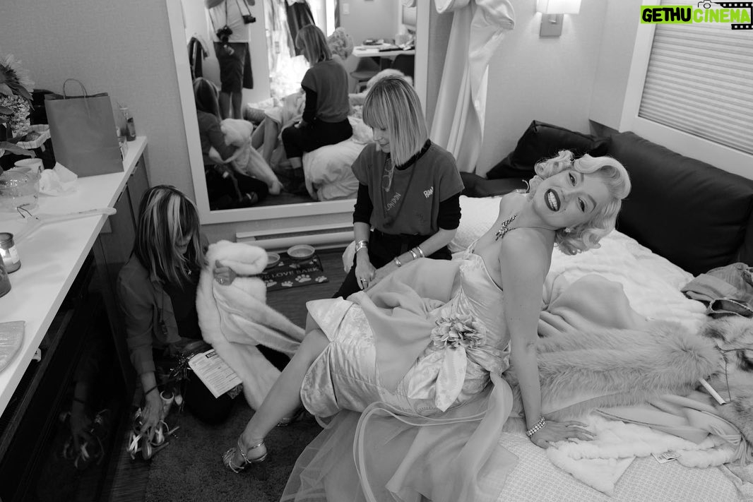 Ana de Armas Instagram - Andrew, Tina, Jaime Leigh, Jessica, Jennifer, Marina… I couldn’t have had a more wonderful team in BLONDE. Lucky me! ♥️✨