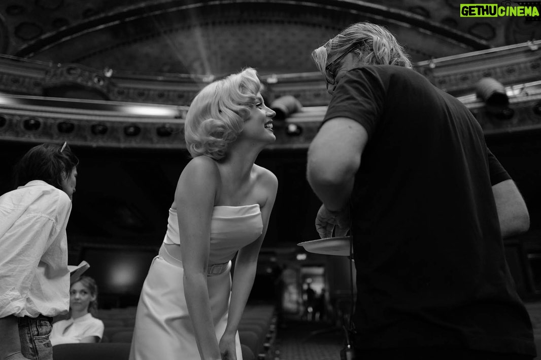 Ana de Armas Instagram - Andrew, Tina, Jaime Leigh, Jessica, Jennifer, Marina… I couldn’t have had a more wonderful team in BLONDE. Lucky me! ♥️✨