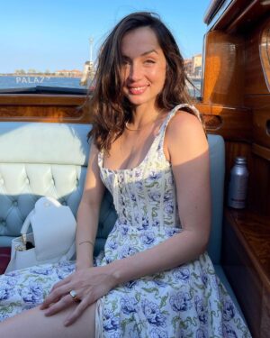 Ana de Armas Instagram - Venice 💜🦋🌸
