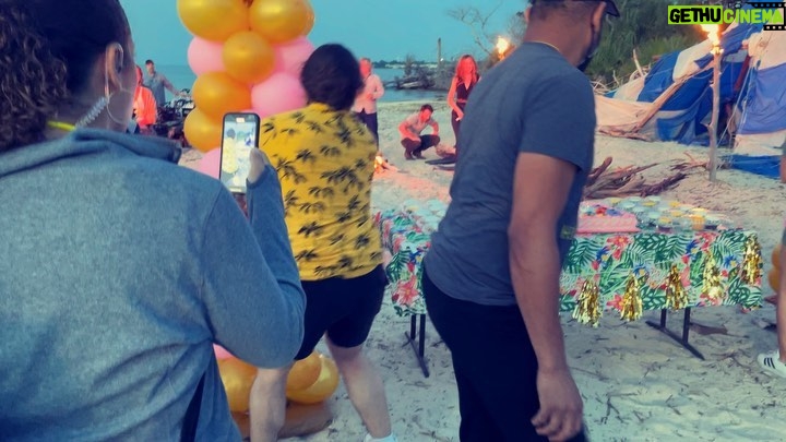 Ana de Armas Instagram - This is 34! 🎂🎈🥂 Loved spending this special day on set. Thank you for all the wonderful birthday love.