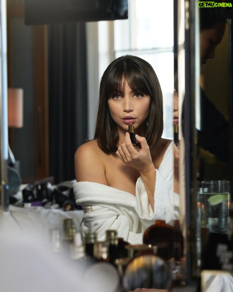 Ana de Armas Instagram - Last night was incredible. A dream come true! Im so proud to be a part of the @007 family and of the hard work we all did. Can’t wait for you all to meet Paloma. Thanks to my glam team and @esteelauder! #EsteeGlobalAmbassador