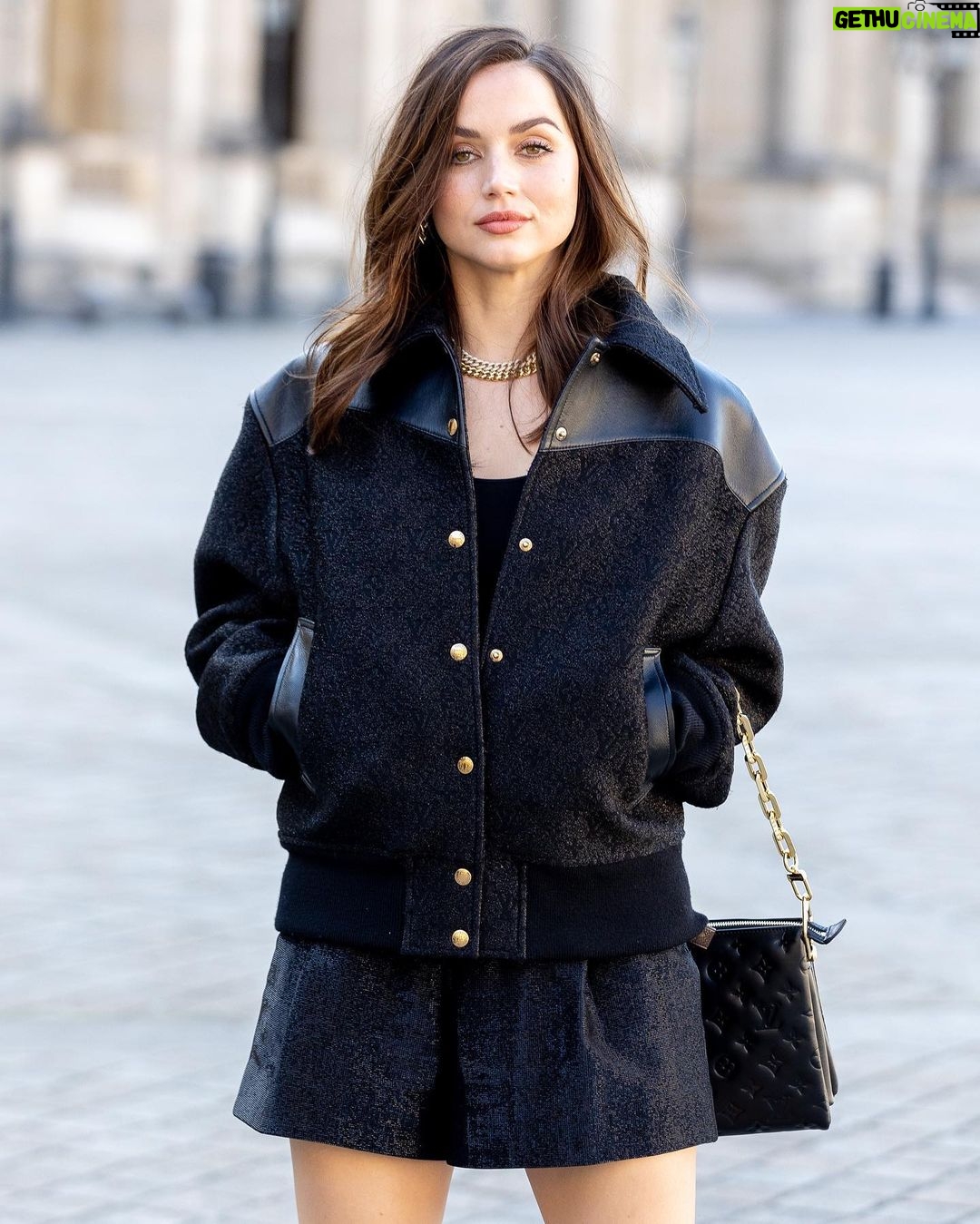 Ana de Armas Instagram - Loved being in Paris for the latest @louisvuitton show. Congratulations @nicolasghesquiere , you did it again. ♥️✨👏🏻
