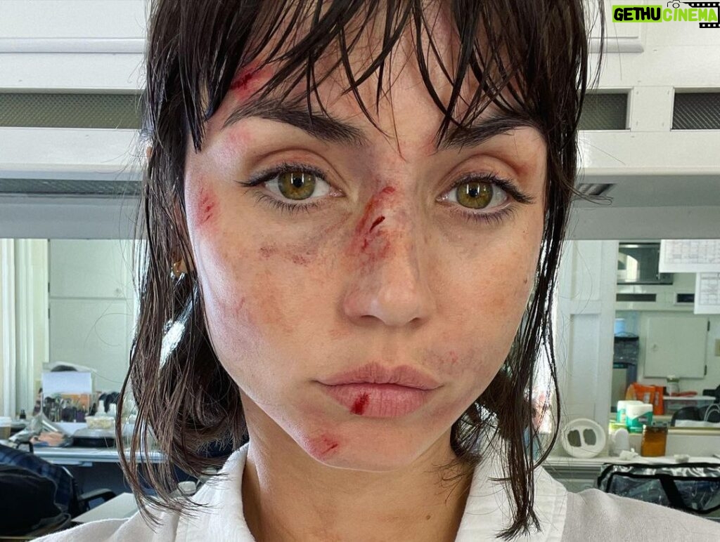 Ana de Armas Instagram - I still run like a chicken 🐥. But, I wanna thank the incredible stunts team who helped me train and get ready for this incredibly demanding role. I couldn’t have done it without you guys. Also, we had the best time. 🙏🏻♥️ @chilipalmershooting @don_thai #thegrayman