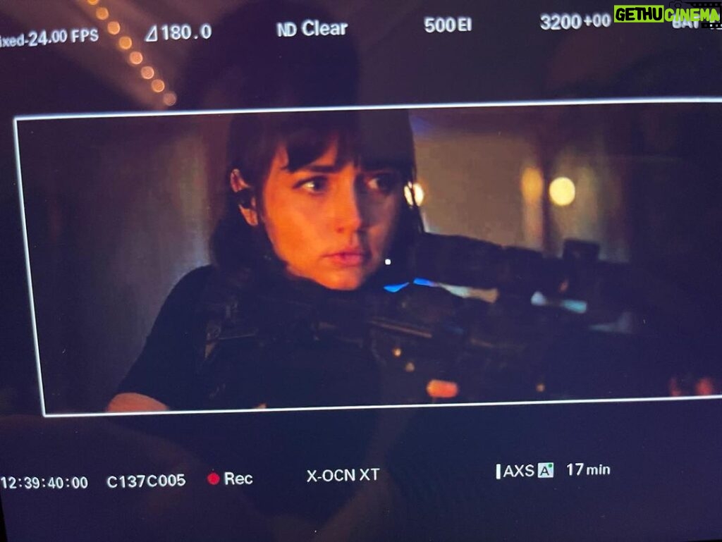 Ana de Armas Instagram - I still run like a chicken 🐥. But, I wanna thank the incredible stunts team who helped me train and get ready for this incredibly demanding role. I couldn’t have done it without you guys. Also, we had the best time. 🙏🏻♥️ @chilipalmershooting @don_thai #thegrayman