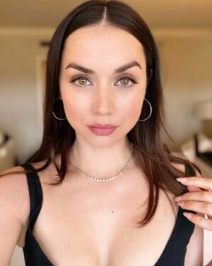 Ana de Armas Instagram - 🖤✨