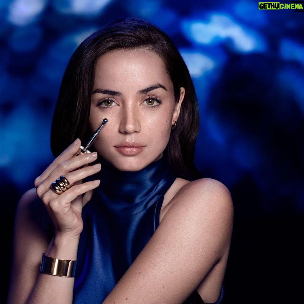 Ana de Armas Instagram - Thrilled to debut my second Estée Lauder campaign shot by the incredible @mikaeljansson . It’s all about the eyes and @esteelauder’s NEW #AdvancedNightRepair Eye Concentrate Matrix ✨✨✨ #EsteeGlobalAmbassador