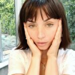 Ana de Armas Instagram - For red carpet worthy skin I use La Mer Treatment Lotion, The Concentrate, and The Moisturizing Soft Cream. It’s an easy three-step ritual that makes a huge impact on my skin. Thank you @LaMer ❤️✨ #LaMerPartner #LookofLaMer