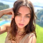 Ana de Armas Instagram - #ad I was introduced to La Mer many years ago by my longtime friend and makeup artist. Now, I am so excited to partner with @LaMer to launch The NEW Concentrate on September 1st! @LaMer #TheConcentrate #LoveLaMer ☀️💚 Hace años, una querida amiga y maquillista me presentó los productos de La Mer. ¡Ahora estoy muy emocionada de formar parte del lanzamiento de The New Concentrate junto a @LaMer que se lanzará el 1ro de Septiembre! @LaMer #TheConcentrate #LoveLaMer