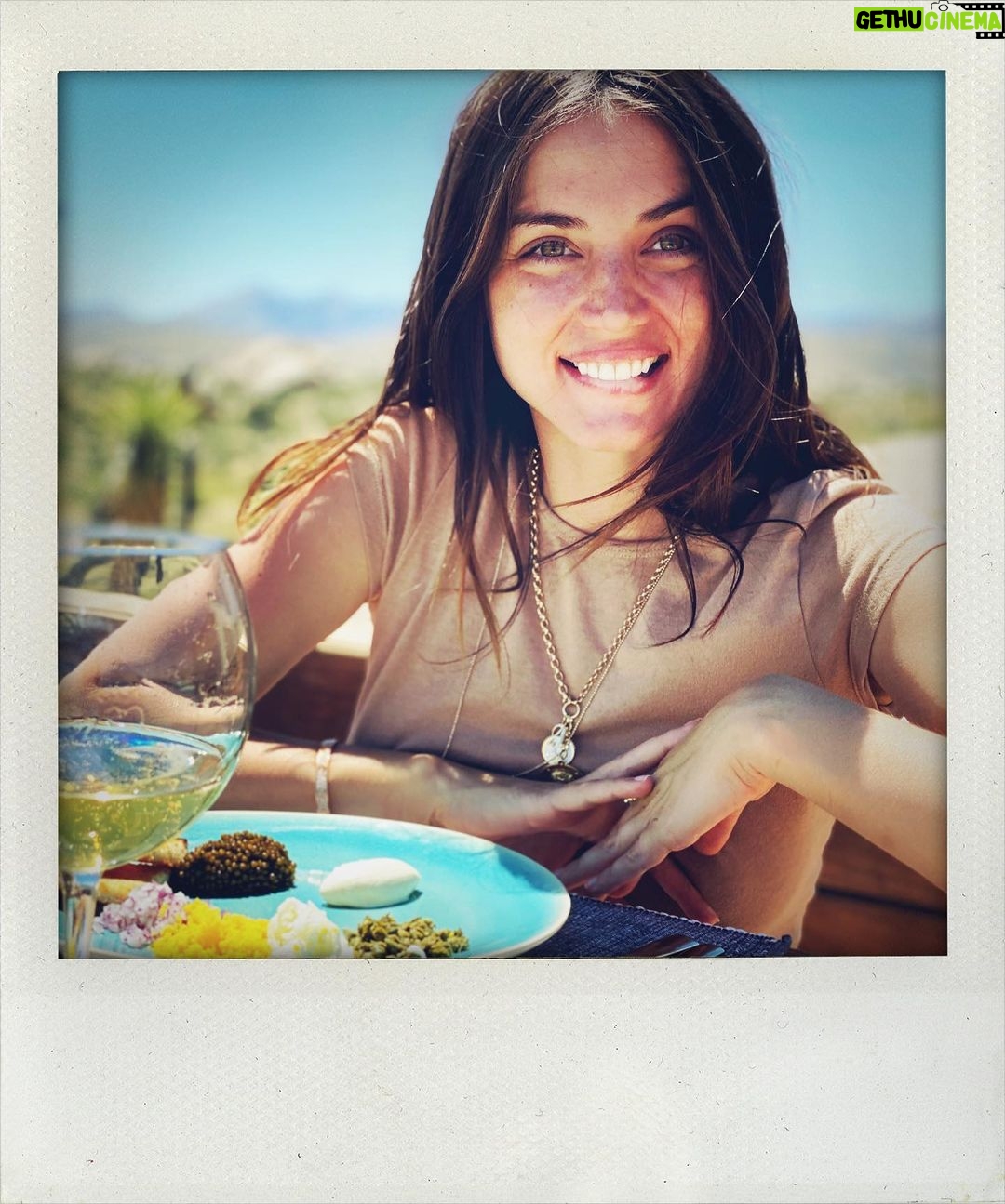 Ana de Armas Instagram - Thank you all so much for the birthday wishes and love! Cheers to another great year. ๐๐๐๐๐ป๐ธ๐นโจ๐ Gracias a todos por los mensajes de cumpleaรฑos y el amor. Un brindis por otro aรฑo maravilloso.