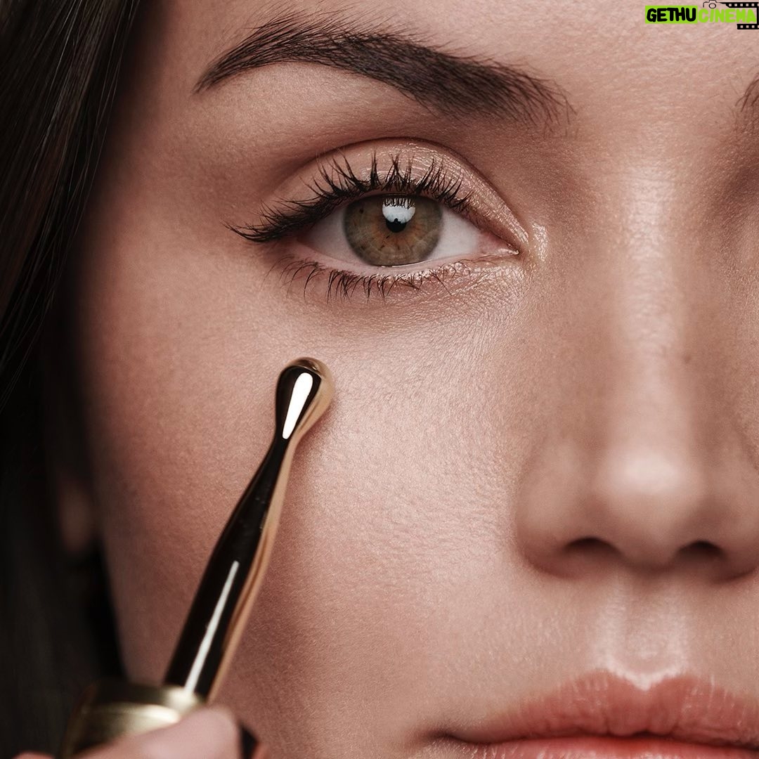 Ana de Armas Instagram - Thrilled to debut my second Estée Lauder campaign shot by the incredible @mikaeljansson . It’s all about the eyes and @esteelauder’s NEW #AdvancedNightRepair Eye Concentrate Matrix ✨✨✨ #EsteeGlobalAmbassador