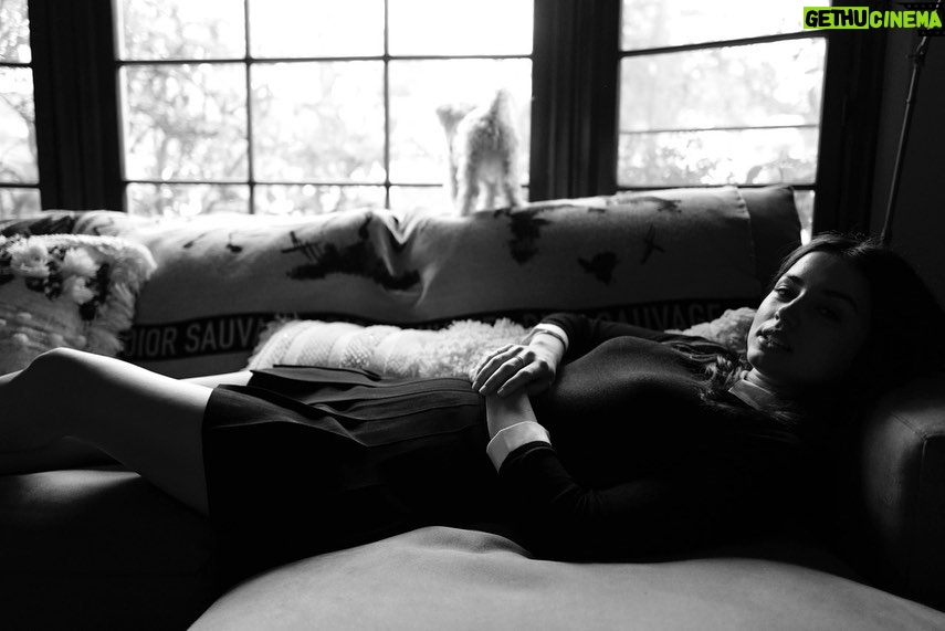 Ana de Armas Instagram - #tbt 2018. A rainy day in LA when @gregwilliamsphotography and I took pictures and ate hotdogs. 📷ðŸŒ