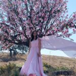 Ana de Armas Instagram - Take me back 🌸 #BeautifulMagnolia @esteelauder #EsteeGlobalAmbassador
