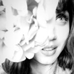 Ana de Armas Instagram - Adiós Mallorca, gracias por todo el amor y la hospitalidad. I had the best time with my @onlynaturaldiamonds fam and our amazing crew! Thank you @jilly314 , Troy, Jordi and my girls, you are my dream team. ♥️🌸